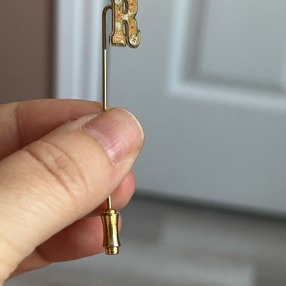 4/$50 monogram Gold Initial 'R' Stick Pin 📌 - Picture 4 of 6